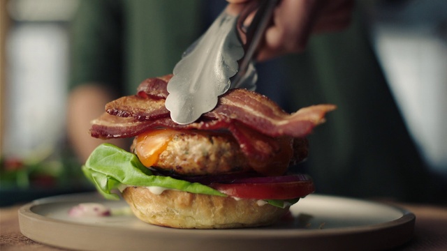 Video Reference: Food, Tableware, Ingredient, Bun, Recipe, Condiment, Fast food, Staple food, Leaf vegetable, Plate