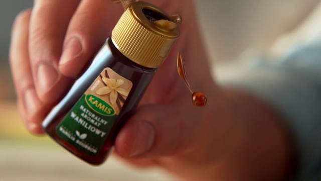 Video Reference: Hand, Bottle, Liquid, Solution, Fluid, Glass bottle, Gesture, Finger, Wine, Alcoholic beverage