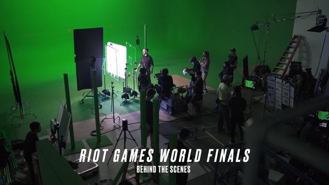 Video Reference: Green, Musician, Entertainment, Musical instrument, Music, Concert, Event, Visual effect lighting, Band plays, Stage