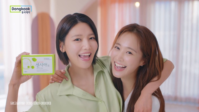 Video Reference: Smile, Skin, Eyelash, Happy, Gesture, Event, Fun, Curtain, Layered hair, Leisure