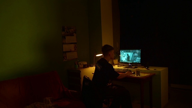 Video Reference: Computer, Furniture, Personal computer, Computer monitor, Computer desk, Peripheral, Table, Desk, Chair, Comfort