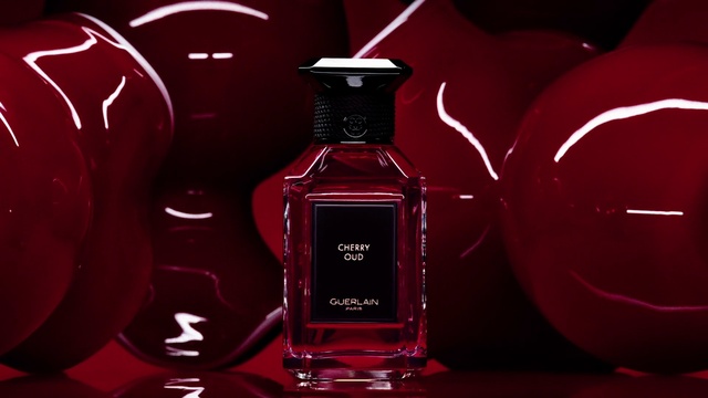 Video Reference: Liquid, Bottle, Glass bottle, Solution, Bottle cap, Fluid, Alcoholic beverage, Drink, Red, Tints and shades