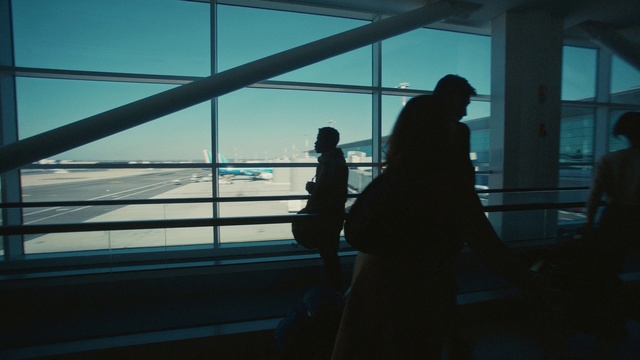 Video Reference: Sky, Building, Shade, Tints and shades, Metropolitan area, Glass, City, Reflection, Transparent material, Metal