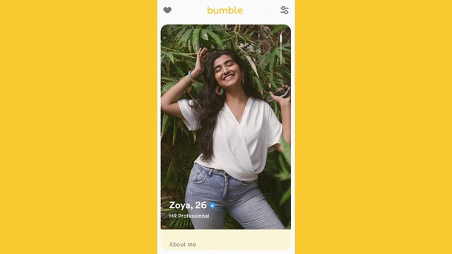 Video Reference: Clothing, Jeans, Smile, Plant, Arm, Sleeve, Flash photography, Happy, Gesture, Font