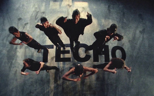 Video Reference: Flash photography, Happy, Gesture, Font, Social group, Shorts, Leisure, T-shirt, Fun, Entertainment