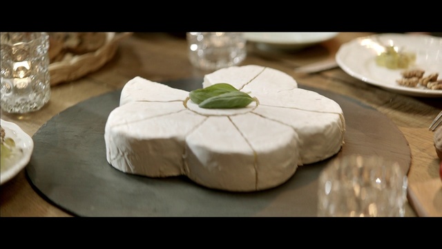 Video Reference: Food, Table, Tableware, Cake decorating, Dishware, Recipe, Plate, Ingredient, Cake, Serveware