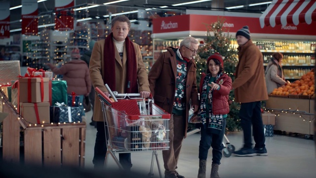 Video Reference: Trousers, Coat, Product, Selling, Fashion, Customer, Building, Shopping, Retail, Street fashion