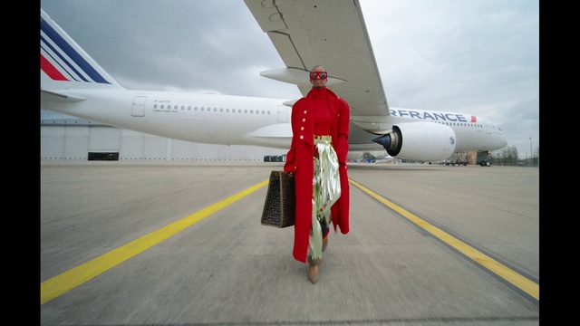 Video Reference: Sky, Cloud, Aircraft, Airplane, Vehicle, Runway, Aviation, Air travel, Aerospace manufacturer, Flap