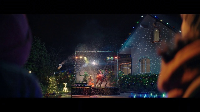 Video Reference: Concert, Entertainment, Performing arts, Music, Music artist, Electricity, Musician, Visual effect lighting, Stage, Midnight