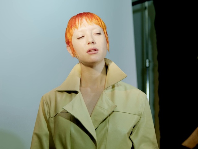 Video Reference: Neck, Sleeve, Dress shirt, Gesture, Street fashion, Collar, Flash photography, Blazer, Fashion design, Workwear