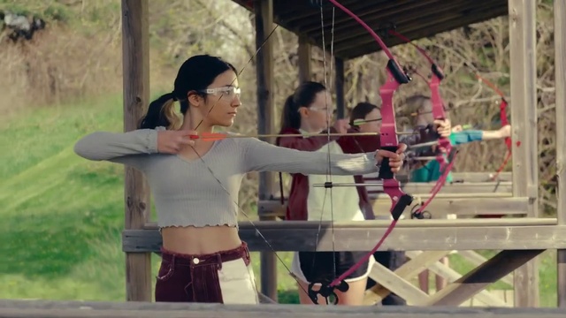 Video Reference: Bow, Sports equipment, Arrow, Archery, Field archery, Target archery, Bow and arrow, Hat, Leisure, Precision sports