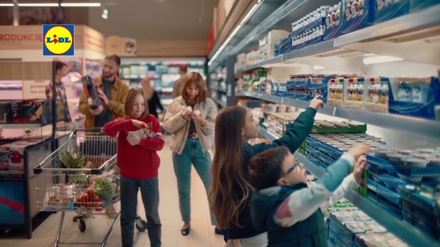 Video Reference: Product, Customer, Shelf, Shopping, Retail, Leisure, Convenience store, Fun, Trade, Service