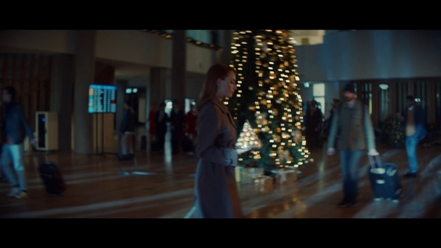 Video Reference: Window, Entertainment, Art, Fashion design, Event, Glass, Reflection, Performance art, Fun, Visual arts