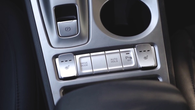 Video Reference: Vehicle, Car, Automotive design, Personal luxury car, Family car, Auto part, Mid-size car, Luxury vehicle, Fixture, Automotive wheel system