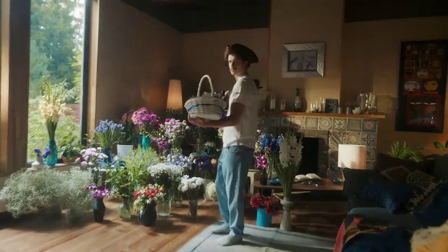 Video Reference: Plant, Flowerpot, Houseplant, Picture frame, Interior design, Leisure, Flower Arranging, Event, Flower, Tree