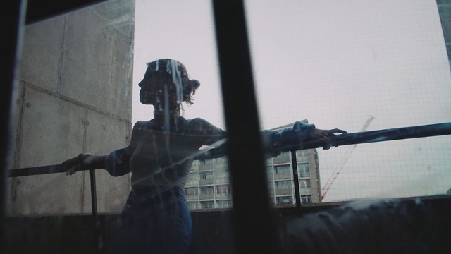 Video Reference: Sky, Sculpture, Helmet, Art, City, Statue, Fictional character, Metal, Reflection, Personal protective equipment