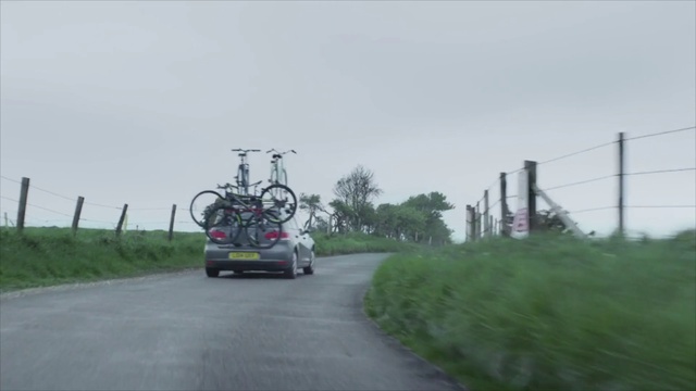 Video Reference: Bicycle, Wheel, Tire, Land vehicle, Sky, Car, Plant, Vehicle, Motor vehicle, Bicycle wheel