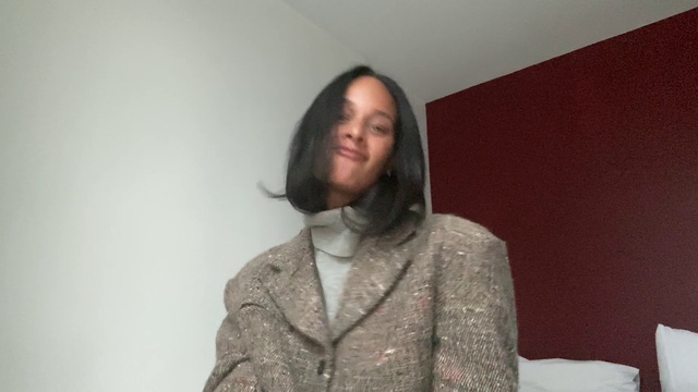 Video Reference: Face, Head, Outerwear, Smile, Sleeve, Flash photography, Grey, Collar, Waist, Happy