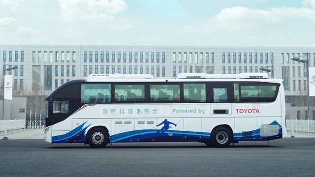 Video Reference: Wheel, Bus, Tire, Automotive parking light, Vehicle, Sky, Land vehicle, Cloud, Blue, Motor vehicle