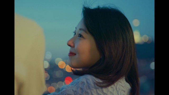 Video Reference: Nose, Hair, Lip, Smile, Eyebrow, Eyelash, Flash photography, Jaw, Happy, Gesture