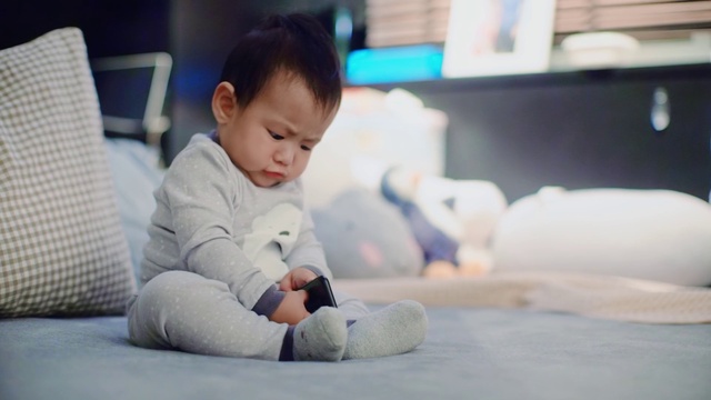 Video Reference: Comfort, Flooring, Floor, Baby, Flash photography, Wood, Toddler, Happy, Fun, Sitting