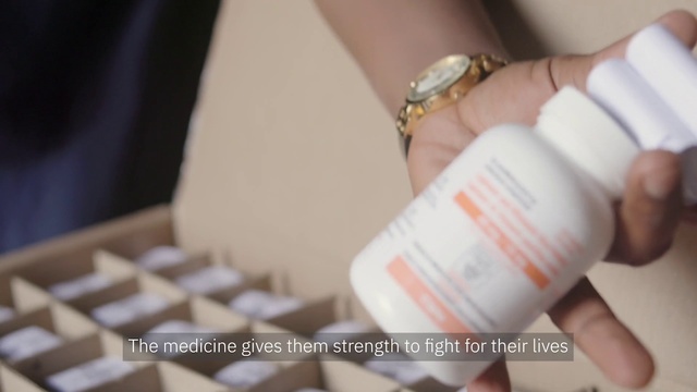 Video Reference: Hand, Liquid, Fluid, Gesture, Finger, Nail, Thumb, Material property, Bottle, Wrist