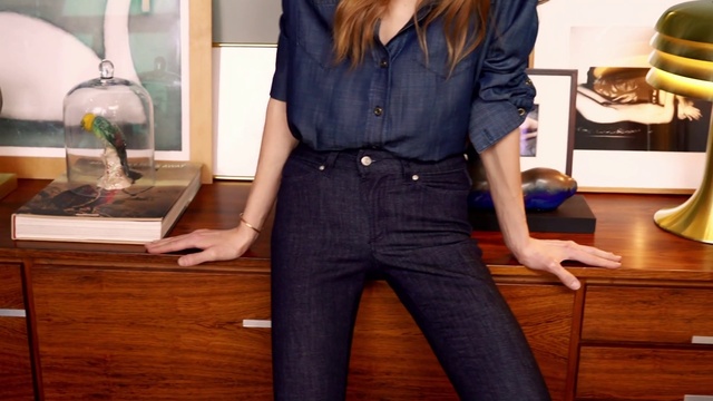 Video Reference: Joint, Shoulder, Dress shirt, Neck, Waist, Sleeve, Street fashion, Knee, Thigh, Collar