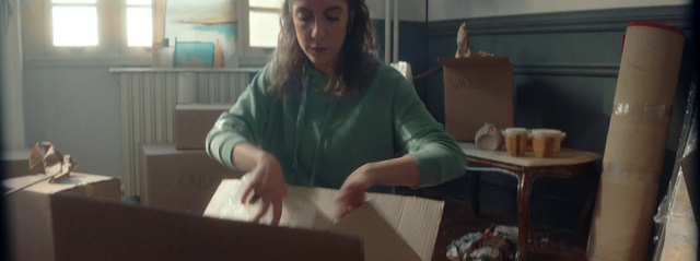 Video Reference: Sleeve, Gesture, Wood, Thumb, Cooking, Office equipment, Wrist, Elbow, Room, Sitting