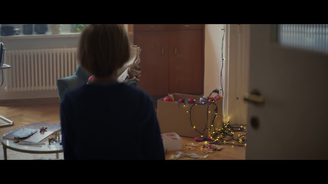 Video Reference: Eyewear, Event, Fun, Audio equipment, Glass, Conversation, Sitting, Darkness, Magenta, T-shirt