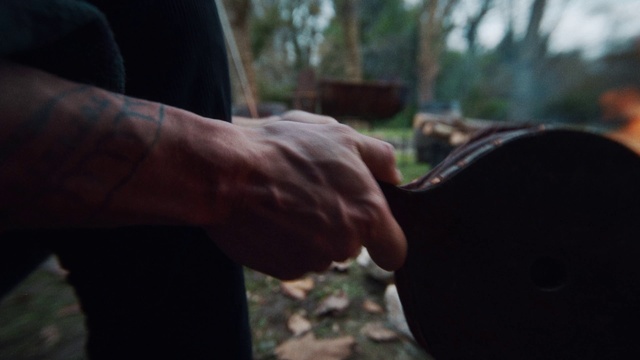 Video Reference: Gesture, Finger, Wood, Grass, Cooking, Thumb, Tree, Soil, Wrist, Windshield