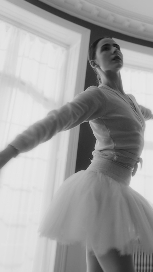 Video Reference: Hair, Joint, Head, Hand, Shoulder, Arm, Dress, Human body, Flash photography, Neck