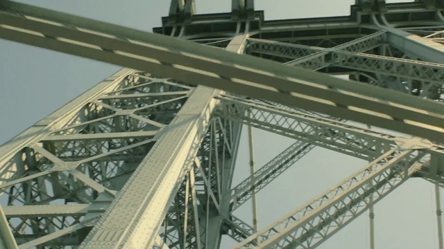 Video Reference: Sky, Girder bridge, Engineering, Bridge, Metal, Composite material, Steel, Nonbuilding structure, Fixed link, Beam