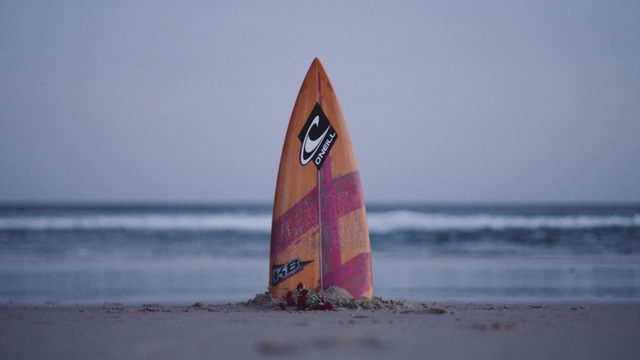 Video Reference: Water, Sky, Watercraft, Boat, Liquid, Vehicle, Fluid, Beach, Triangle, Boats and boating--Equipment and supplies