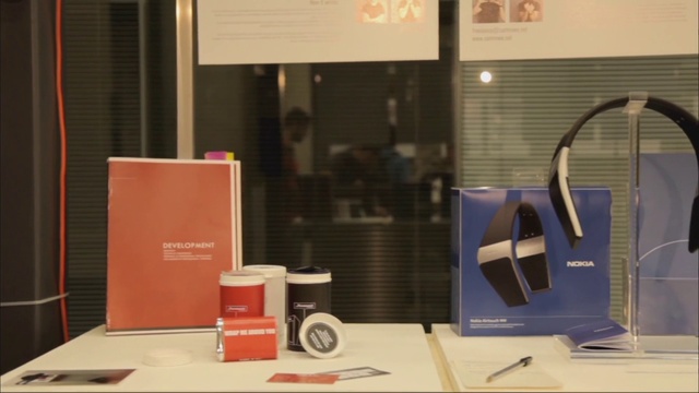 Video Reference: Font, Material property, Camera lens, Automotive design, Gadget, Beauty, Eyewear, Audio equipment, Table, Event