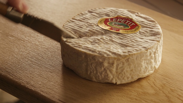 Video Reference: Food, Ingredient, Cuisine, Dish, Sheep milk cheese, Goat cheese, Baked goods, Wood, Dairy, Camembert Cheese