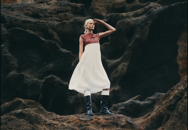 Video Reference: Nature, People in nature, Flash photography, Happy, Body of water, Terrain, Formation, Landscape, Gown, Geology