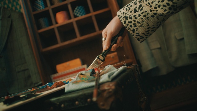 Video Reference: Engineering, Nail, Wrist, Wood, Machine, Room, Office equipment, Flesh, Pattern, Fun