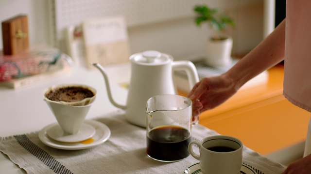Video Reference: Tableware, Kona coffee, Drinkware, Dishware, Coffee cup, Tea, Kopi tubruk, Table, Cup, Coffee