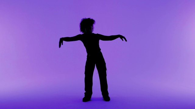 Video Reference: Hand, Arm, People in nature, Purple, Human body, Happy, Gesture, Violet, Performing arts, Entertainment