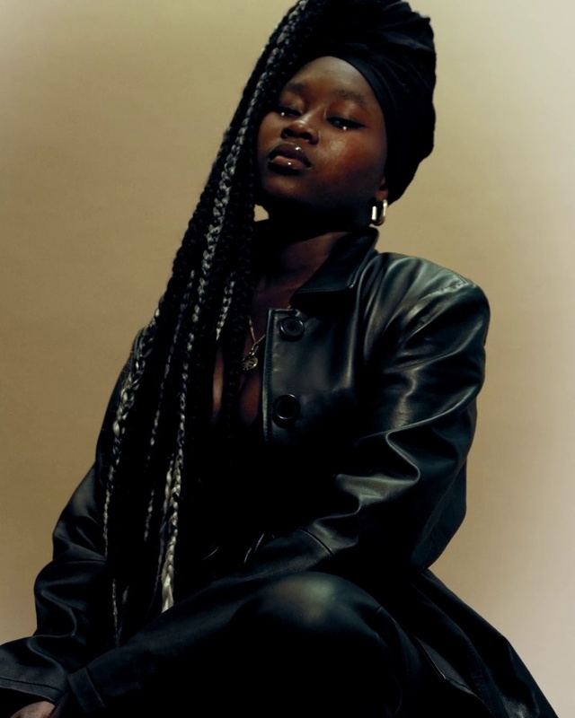 Video Reference: Lip, Outerwear, Microphone, Sleeve, Street fashion, Audio equipment, Black hair, Cap, Fashion design, Necklace
