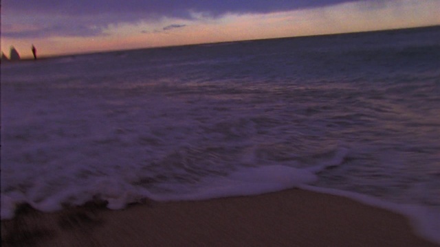 Video Reference: Cloud, Water, Atmosphere, Sky, Azure, Dusk, Coastal and oceanic landforms, Sunlight, Atmospheric phenomenon, Afterglow