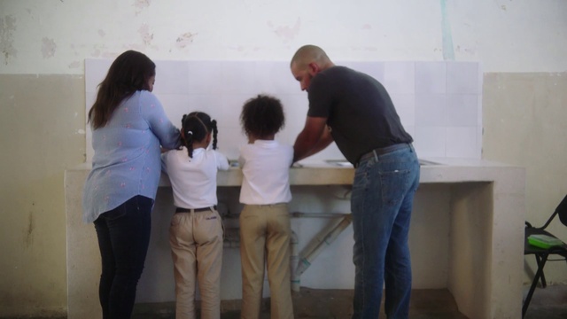 Video Reference: Joint, Shoulder, Gesture, Flooring, Event, T-shirt, Fun, Paint, Art, Waist