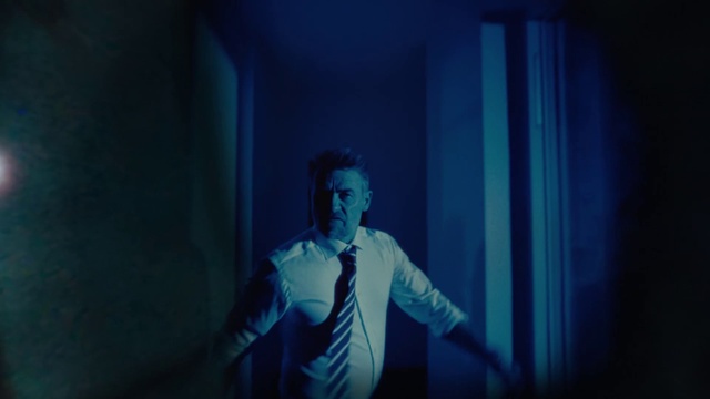 Video Reference: Flash photography, Tie, Purple, Gesture, Entertainment, Performing arts, Electric blue, Event, Curtain, Darkness