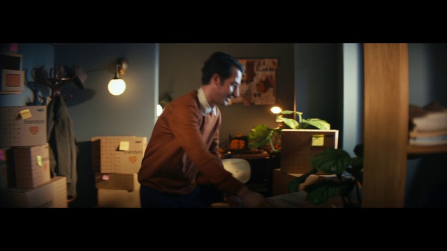 Video Reference: Table, Flash photography, Entertainment, Event, T-shirt, Fun, Darkness, Conversation, Room, Job