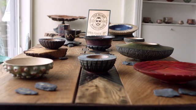 Video Reference: Tableware, Dishware, Table, Serveware, Wood, Interior design, Plate, Drinkware, Porcelain, Pottery