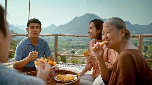 Video Reference: outdoor, friends, family, snack, fried food, conversation, mountains, scenic view, terrace, gathering, casual dining, daylight, people, lifestyle