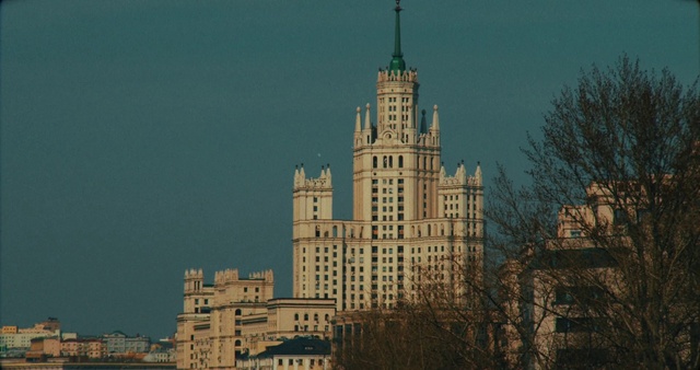 Video Reference: Building, Sky, Window, Tower, Tree, Skyscraper, Tower block, Condominium, Facade, Water