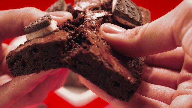 Video Reference: Food, Tableware, Cake, Ingredient, Recipe, Finger, Staple food, Cuisine, Dish, Gluten