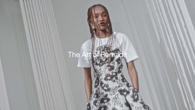 Video Reference: Joint, Arm, Shoulder, Neck, Sleeve, Beard, Standing, Gesture, T-shirt, Grey