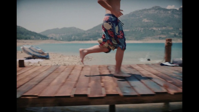 Video Reference: Water, Sky, Mountain, Wood, Lake, Happy, Travel, Leisure, Horizon, Morning